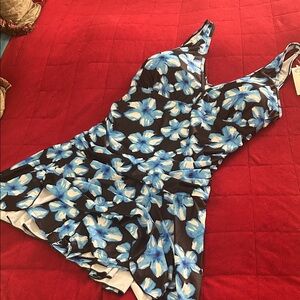 One Piece bathing suit w shorts